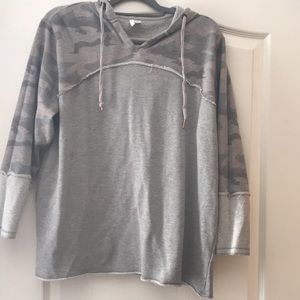 COPY - Active grey camo sweatshirt/hoodie lightweight quarter sleeves